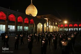 مراسم شام‌ غریبان شهادت امام رضا(ع) و لاله‌گردانی خادمان حرم احمد بن موسی شاهچراغ (ع) در شیراز 