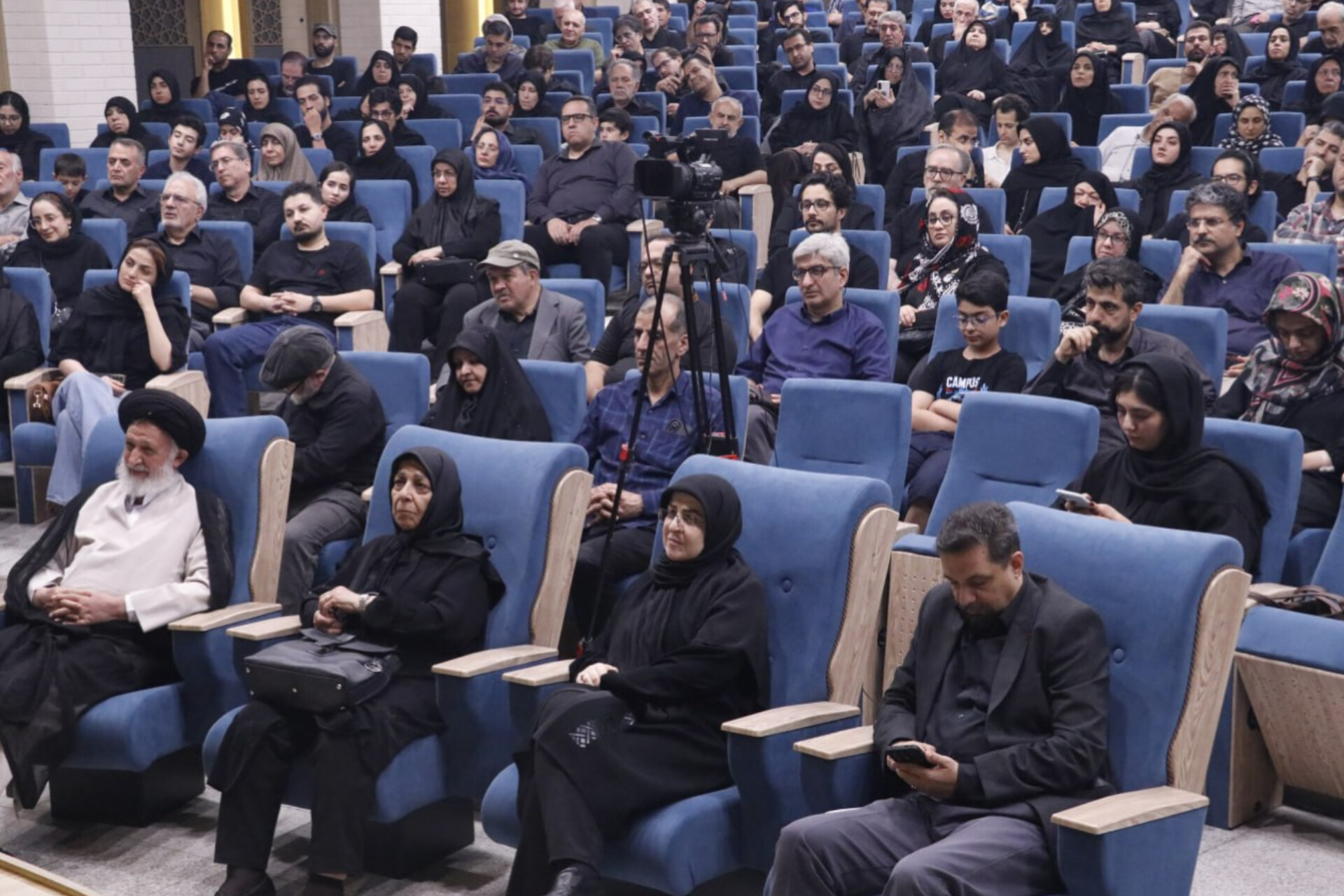 بحران دین‌داری تهی از اندیشه؛ چرا عاشورا نیازمند عقلانیت است