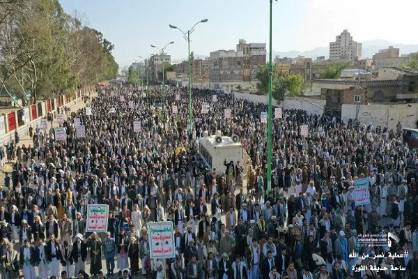 صنعاء تحتشد مباركة عملية 