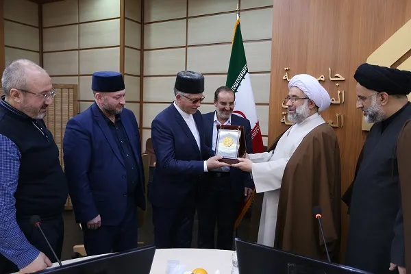 مسلمانان فریب ظاهر اسلامی جریانات انحرافی را نخورند