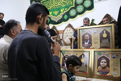 اهدا قاب مدال کنگره ملی شهدای فارس به خانواده شهیدان نبی زاده