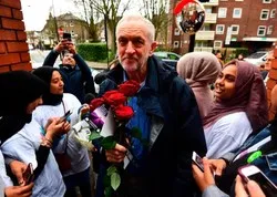 Jeremy Corbyn a pris d'assaut devant une mosquée de Londres