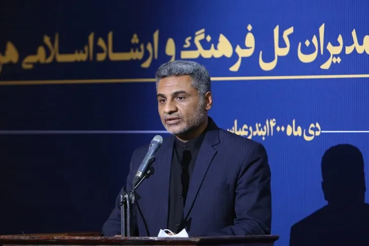 هنرمندان سربازان جبهه فرهنگ هستند