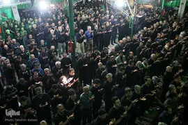 آیین سنتی نخل گردانی و عزاداری ظهر عاشورا در تکیه بزرگ تجریش