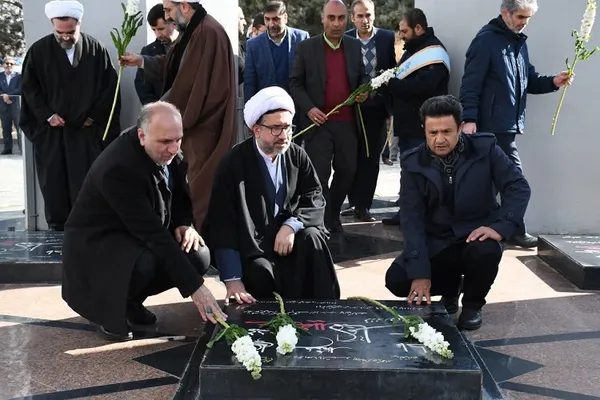 غبارروبی مزار مطهر شهدای گمنام دانشگاه تبریز