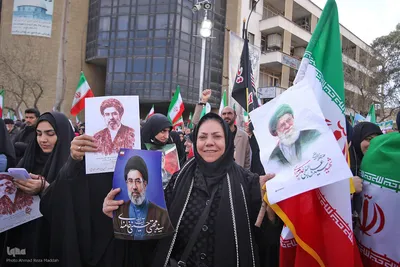 اجتماع بیعت شیرازی ها با سومین رهبر انقلاب