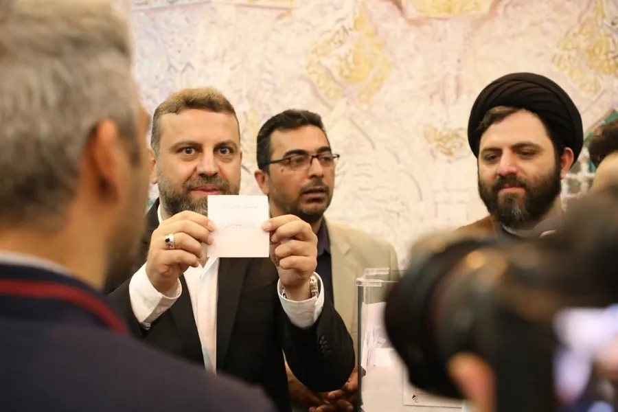بالصور..تكريم جناح العتبة الحسينية في حفل ختام معرض طهران للقرآن + صور