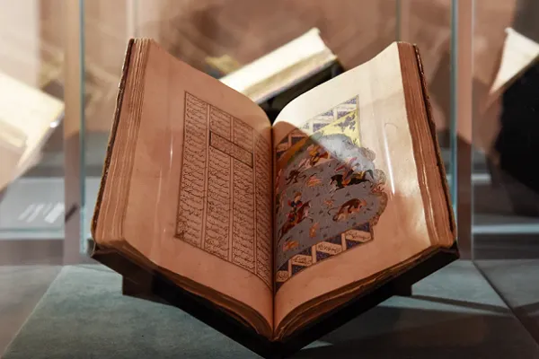 Moscú: inauguran dos exposiciones sobre manuscritos coránicos y arte persa