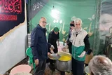عکس | خدمت خادمیاران رضوی در تجمعات شبانه ارومیه