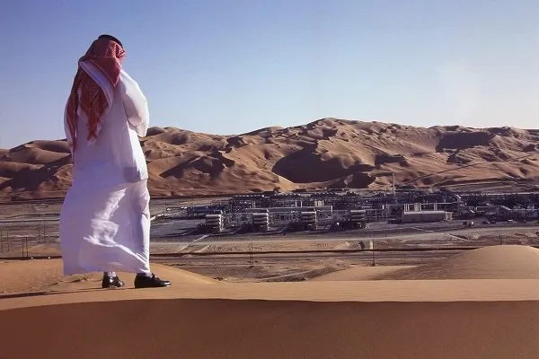 Suudi Arabistan koronavirüs nedeniyle büyük kısıntıya gidiyor