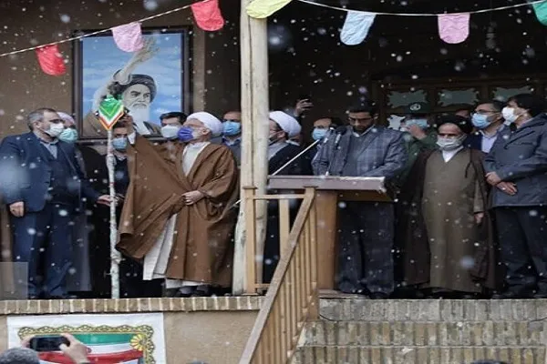 نواخته شدن زنگ انقلاب در بیت قدیمی امام(ره) در خمین