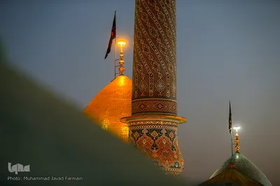 برافراشتن پرچم حرم امام حسین (ع) بر گنبد کربلای ایران