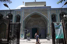 آستان مقدس امامزاده سيد ناصر الدين(ع) از نوادگان امام محمد الباقر(ع) در خیابان خیام محدوده چهارراه گلوبندک