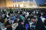سفره‌های افطاری در جوار آستان علوی