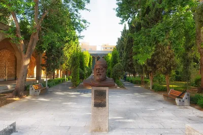 اصفهان؛ میزبان آرامگاه نام‌آوران ادب فارسی