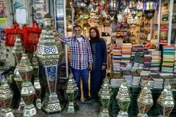Dans la Vieille ville de Jérusalem, un fabricant de lanternes illumine le ramadan