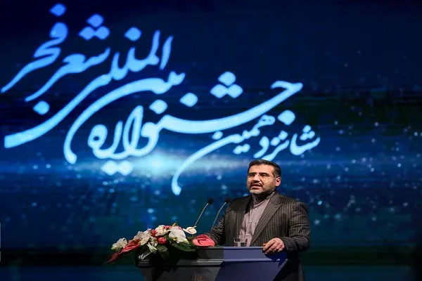 زبان فارسی؛ مولفه مهم هویت همه ایرانیان/ شعر و ادبیات انقلاب، ماندنی است