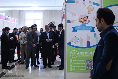 بازدید نصرالله جهانگرد معاون وزیر ارتباطات ازاولین نمایشگاه کسب و کارهای موفق در فضای مجازی