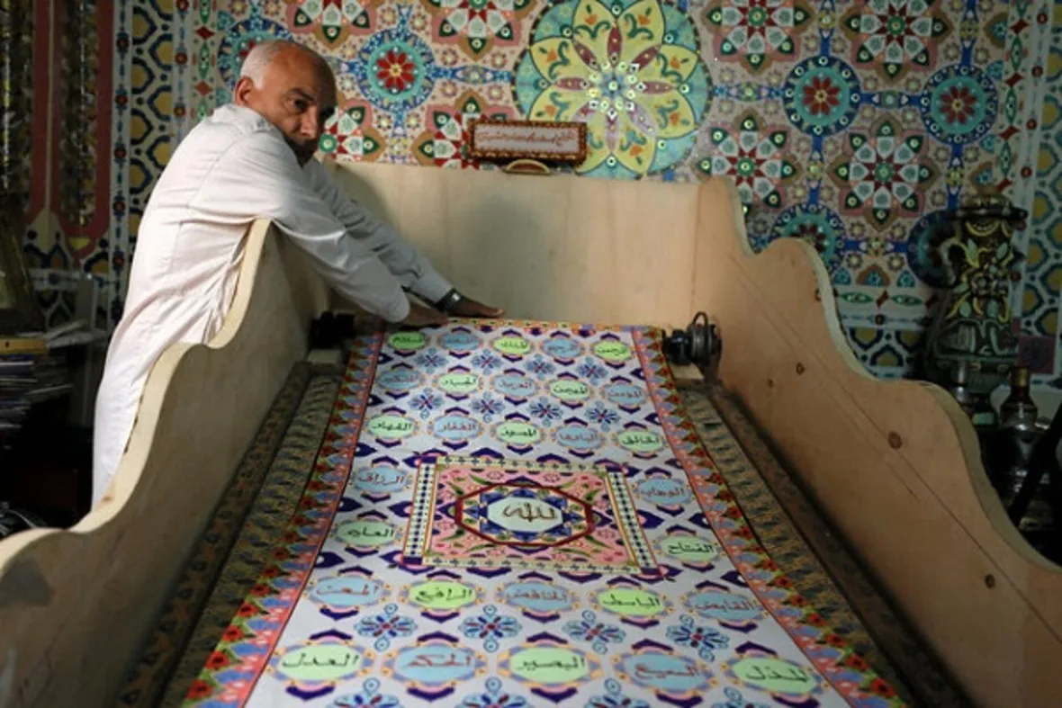 Artist Calls for Registering His Special Handwritten Quran in Guinness