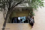 دانشجویان که از خانواده‌های خود دورند سعی می‌کنند با تماس‌های تلفی، دلتنگی‌شان را کمتر کنند. 