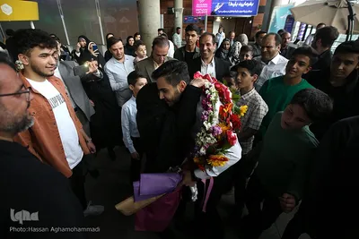 بازگشت یونس شاهمرادی، قهرمان مسابقات بین‌المللی قرآن و اذان «عطر الکلام» عربستان به ایران