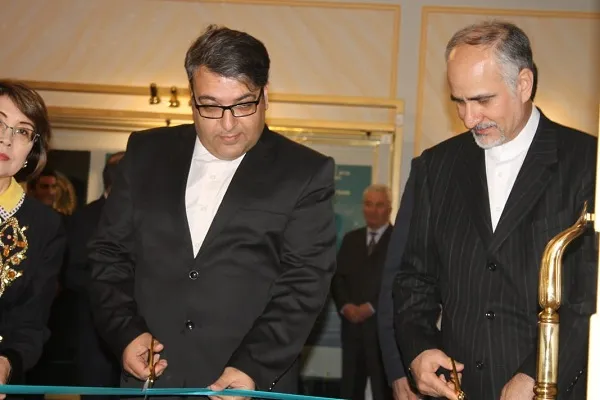 افتتاح نمایشگاه خوشنویسی و نقاشی‌خط در قزاقستان