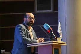 مراسم گرامیداشت هفته‌نامه بازار کار همراه با برنامه نکوداشت سیدکاظم حسینی