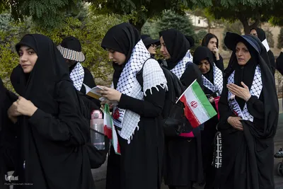 کاروان دانشگاهیان استان البرز پای پیاده در راه تشییع رهبر شهید