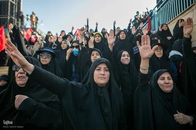 اقامه نماز بر پیکر مطهر رهبر شهید و خانواده ایشان به امامت آیت‌الله العظمی سبحانی 