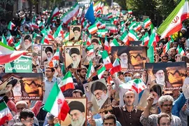 راهپیمایی مردم کرج در اعتراض به اهانت نشریه فرانسوی به ساحت شریف مرجعیت