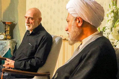 حضور آیت‌الله دژکام در منزل شهید معصومه کرباسی‎