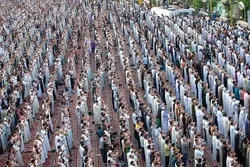 Pelaksanaan Salat Idul Fitri di Bainal Haramain Setelah Terhenti Dua Tahun