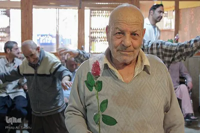 لحظه‌های دلتنگی و انتظار پدران در خانه سالمندان حضرت علی(ع)ملایر در روز پدر‎‎