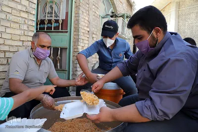 توزیع غذای گرم در روز شهادت امام جعفر صادق(ع)