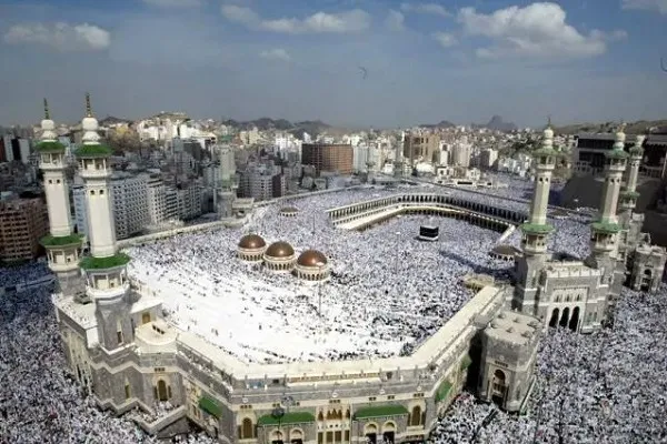 Grand Mosque’s 7,000 Loudspeakers Fine-Tuned by 120 Engineers  