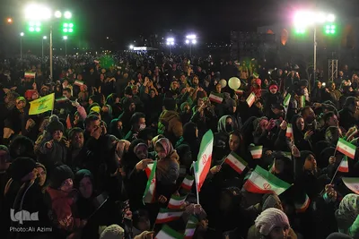 نورافشانی آسمان اصفهان در شب ۲۲ بهمن