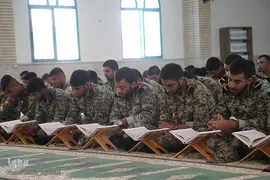 محفل انس با قرآن کاروان قرآنی انقلاب در جمع کارکنان منطقه دوم نیروی دریایی ارتش