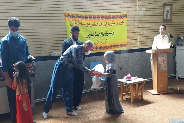 جشن حفظ قرآن در مؤسسه رضوان‌الصاحین سنندج برگزار شد + عکس