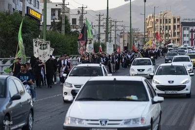 کاروان دانشگاهیان استان البرز پای پیاده در راه تشییع رهبر شهید