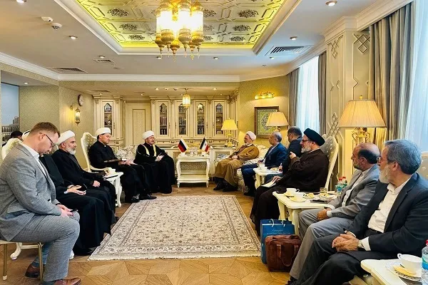 Senior Iranian Cleric Meets with Grand Mufti of Russia to Discuss Islamic Cooperation