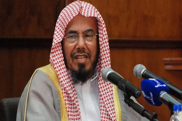 اقامه نماز جماعت از طریق تلویزیون صحت ندارد