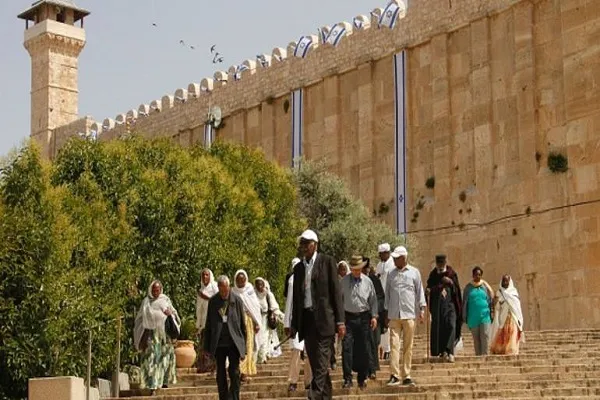بالفيديو: مشاهد لم ترها من قبل من داخل المسجد الابراهيمي