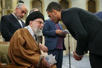 دیدار جمعی از شاعران و اهالی فرهنگ و ادب فارسی با ر هبر معظم انقلاب