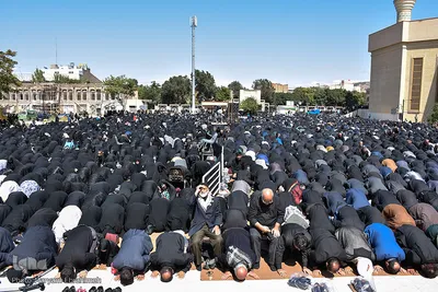 اقامه نماز ظهر عاشورا در تبریز