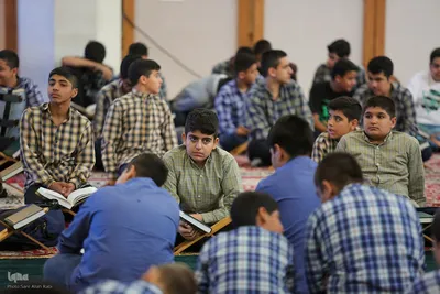محفل انس با قرآن دانش‌آموزان شیرازی در سومین حرم اهل‌بیت علیهم السلام