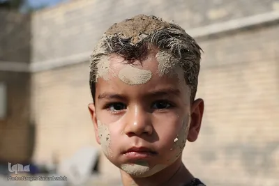 آیین «گل‌مالی» صبح عاشورا در فولادشهر اصفهان