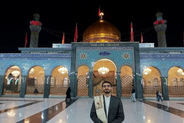 تلاوت اذانگاهی قاری ایرانی در حرم حضرت زینب(س) + عکس