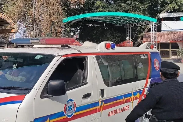 عشرات القتلى والجرحى في انفجار بمسجد غربي باكستان