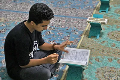 محفل انس با قرآن کریم در آستان مقدس حضرت علی ابن حمزه(ع)