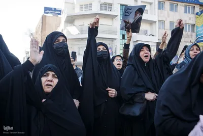 تجمع خودجوش مردم عزادار تهران در میدان انقلاب